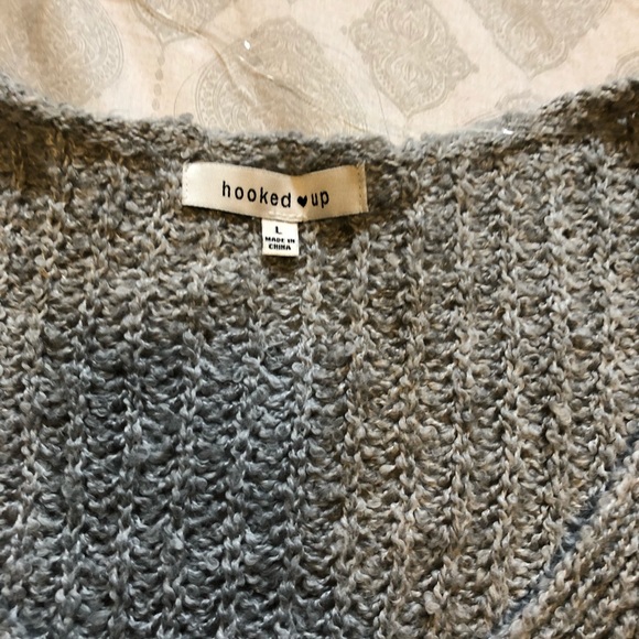 Hooked Up by IOT woven/knit oversized V-neck sweater-size large NWOT - Picture 4 of 5